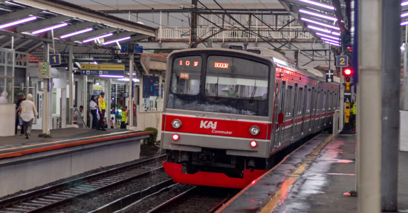 Rute KRL Jakarta diperpanjang tembus Sukabumi dan Cikampek pada 2026